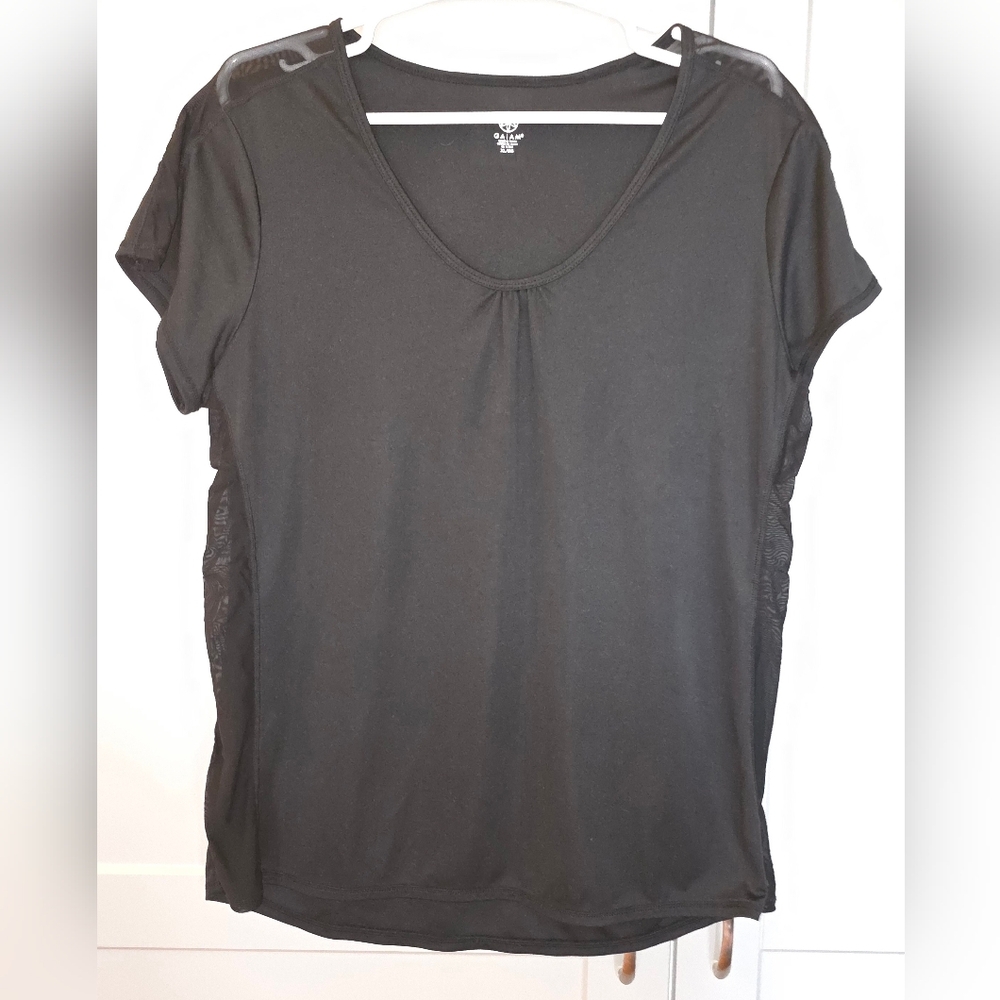 Gaiam Women’s Black Athletic Top with Mesh Inserts XL Workout Activewear Tee